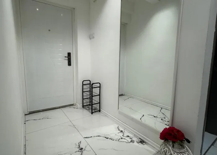 Matija Urban Suits- Downtown Daire Podgoriçe